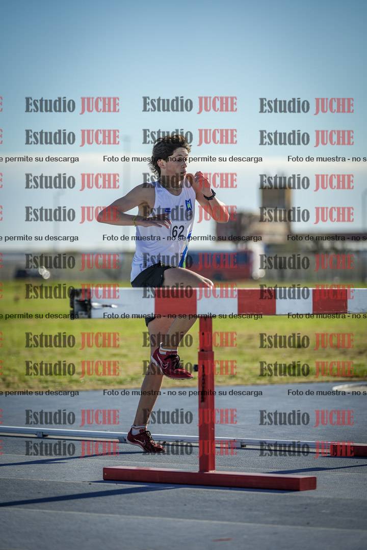 Fotos de los 3000 m con obstáculos de varones