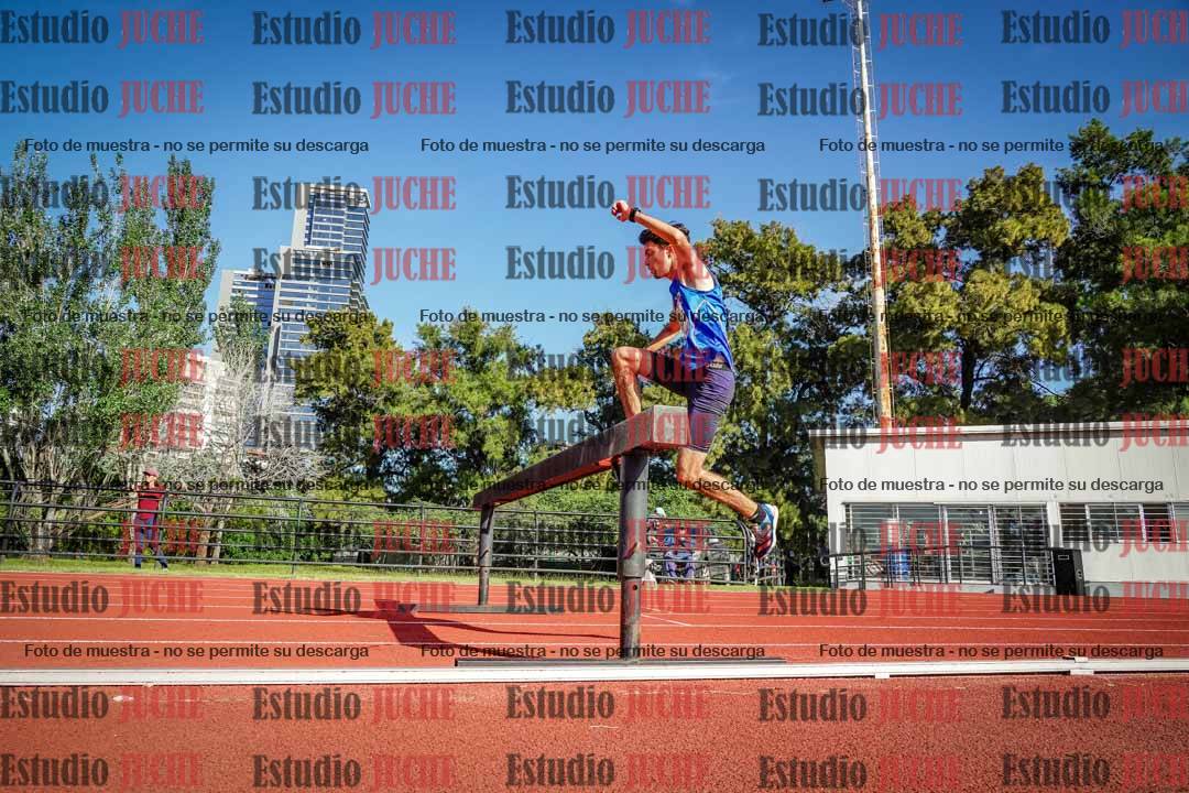 Fotos de los 3000 m con obstáculos de varones