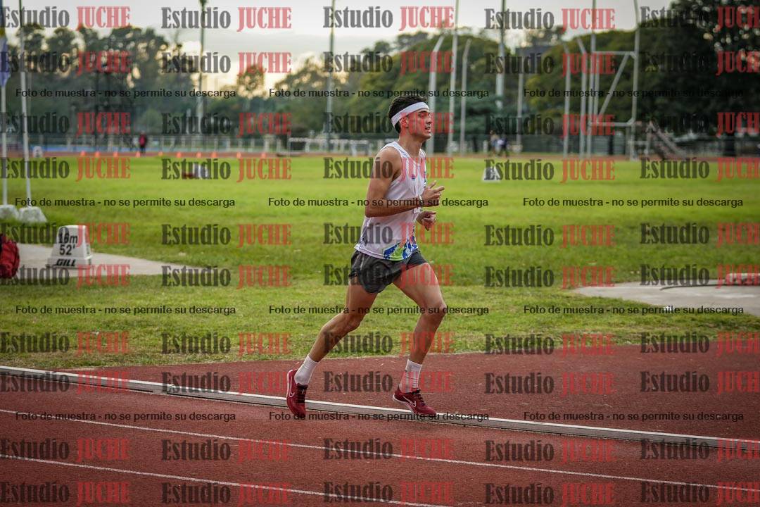 Fotos de los 3000 m con obstáculos de varones