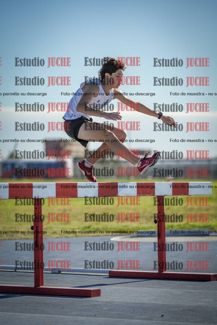 Fotos de los 3000 m con obstáculos de varones