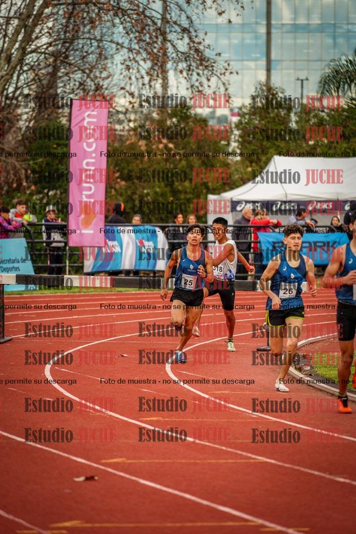 Fotos de los 2000 m con obstáculos de varones