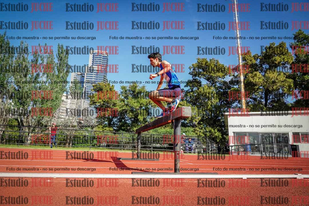 Fotos de los 3000 m con obstáculos de varones