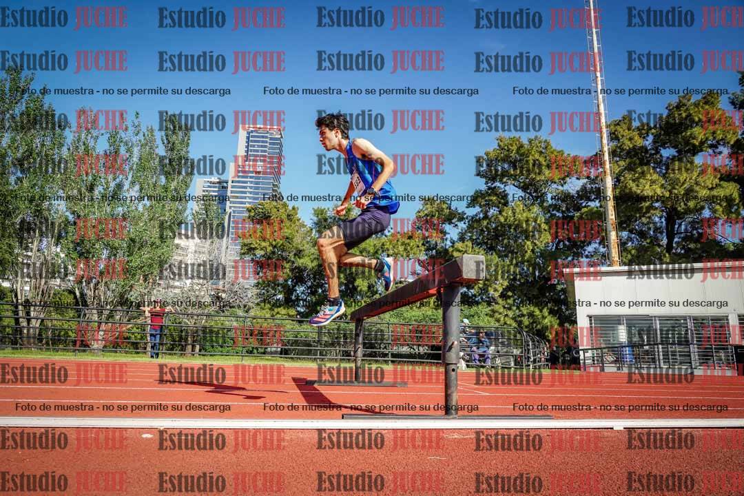 Fotos de los 3000 m con obstáculos de varones