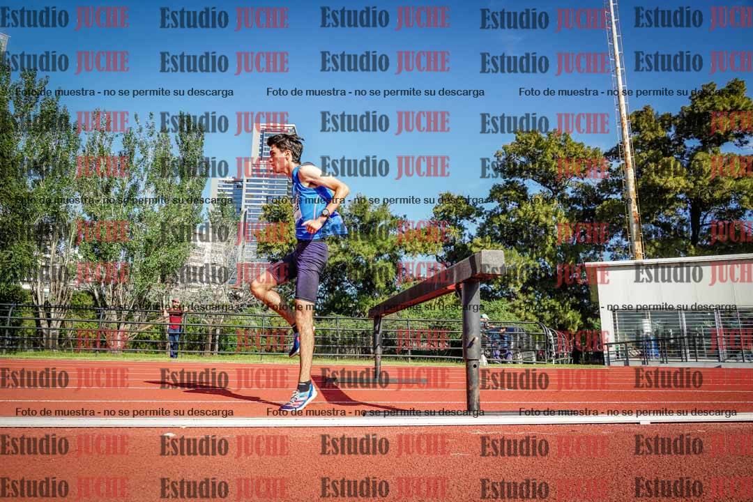 Fotos de los 3000 m con obstáculos de varones