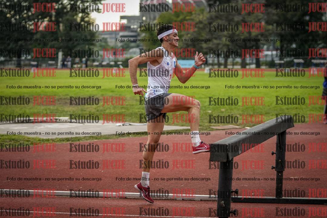 Fotos de los 3000 m con obstáculos de varones