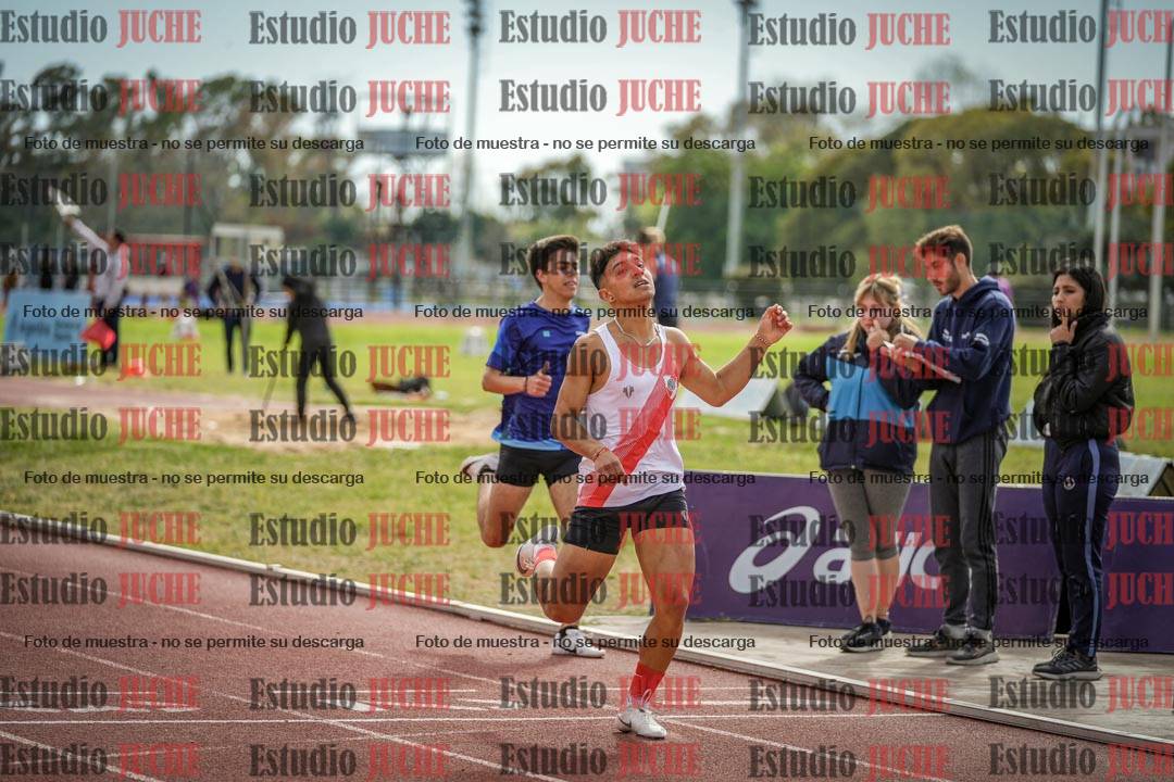 Fotos de los 400 m con vallas de varones