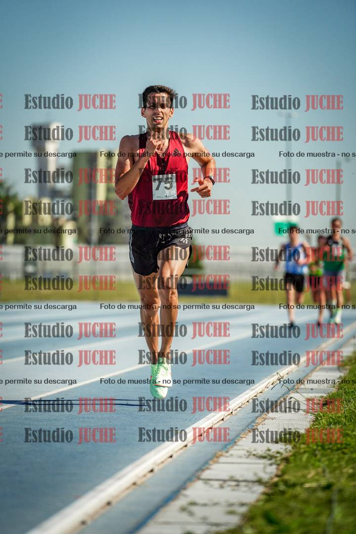 Fotos de los 5000 m de mujeres y varones - serie 1