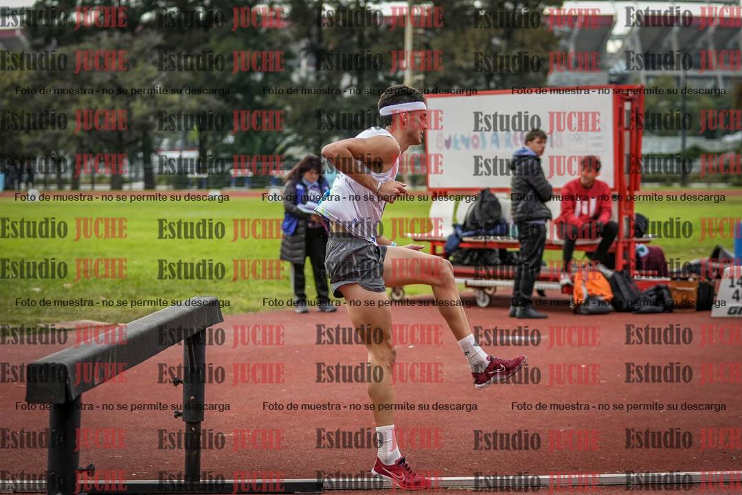 Fotos de los 3000 m con obstáculos de varones