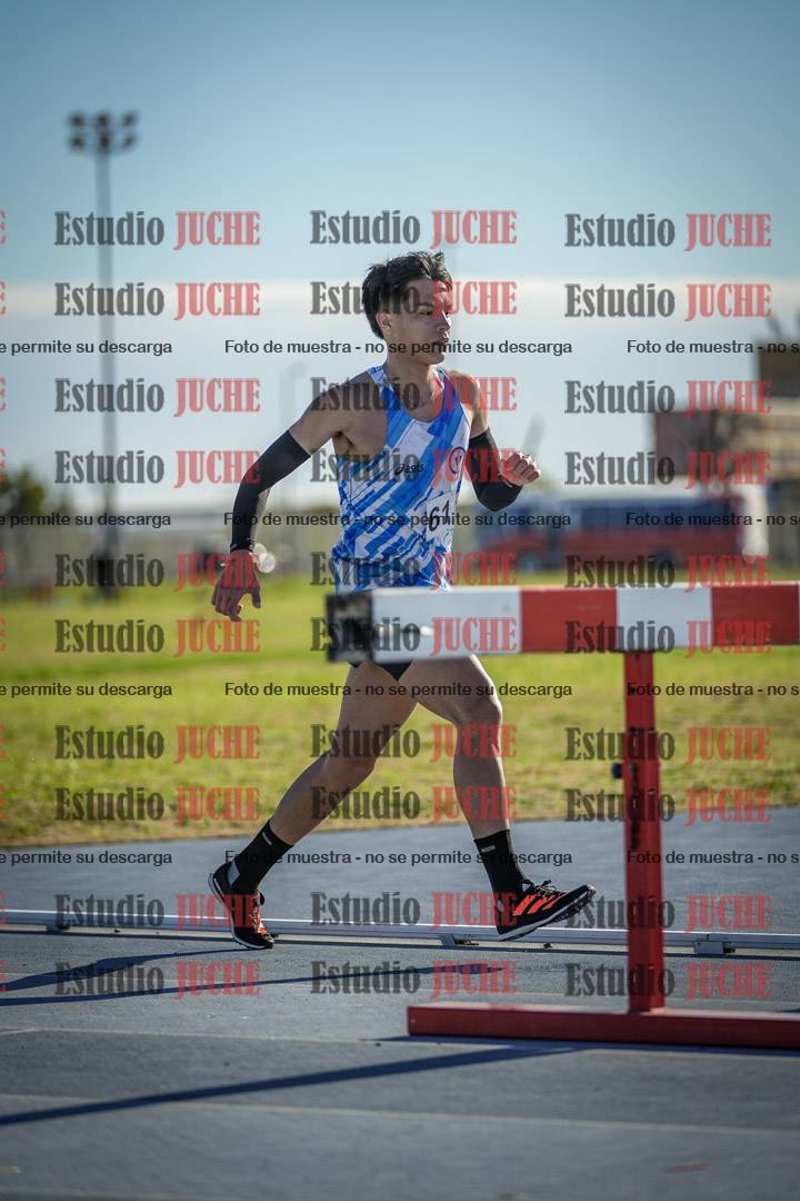 Fotos de los 3000 m con obstáculos de varones