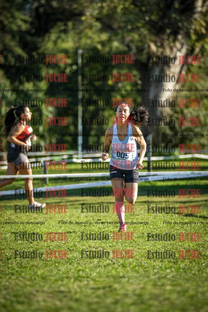 Fotos de la llegada del cross de 4000 m - mujeres