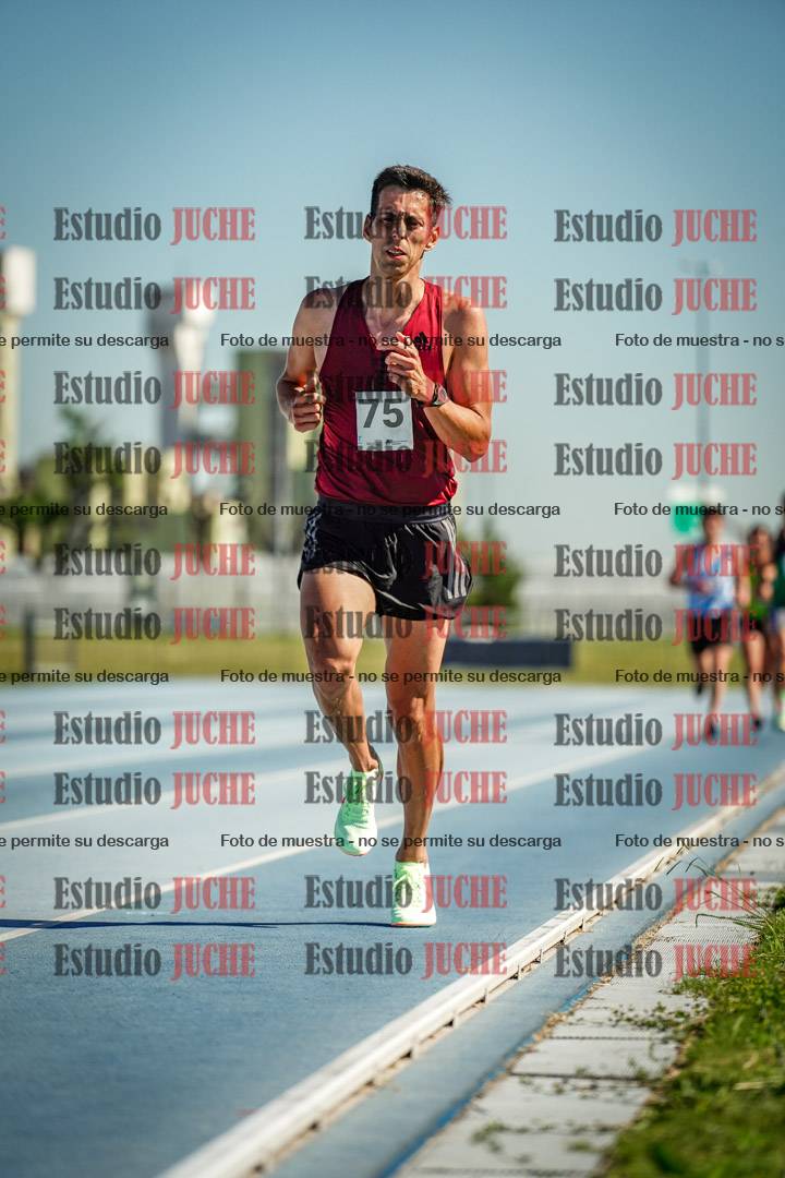 Fotos de los 5000 m de mujeres y varones - serie 1