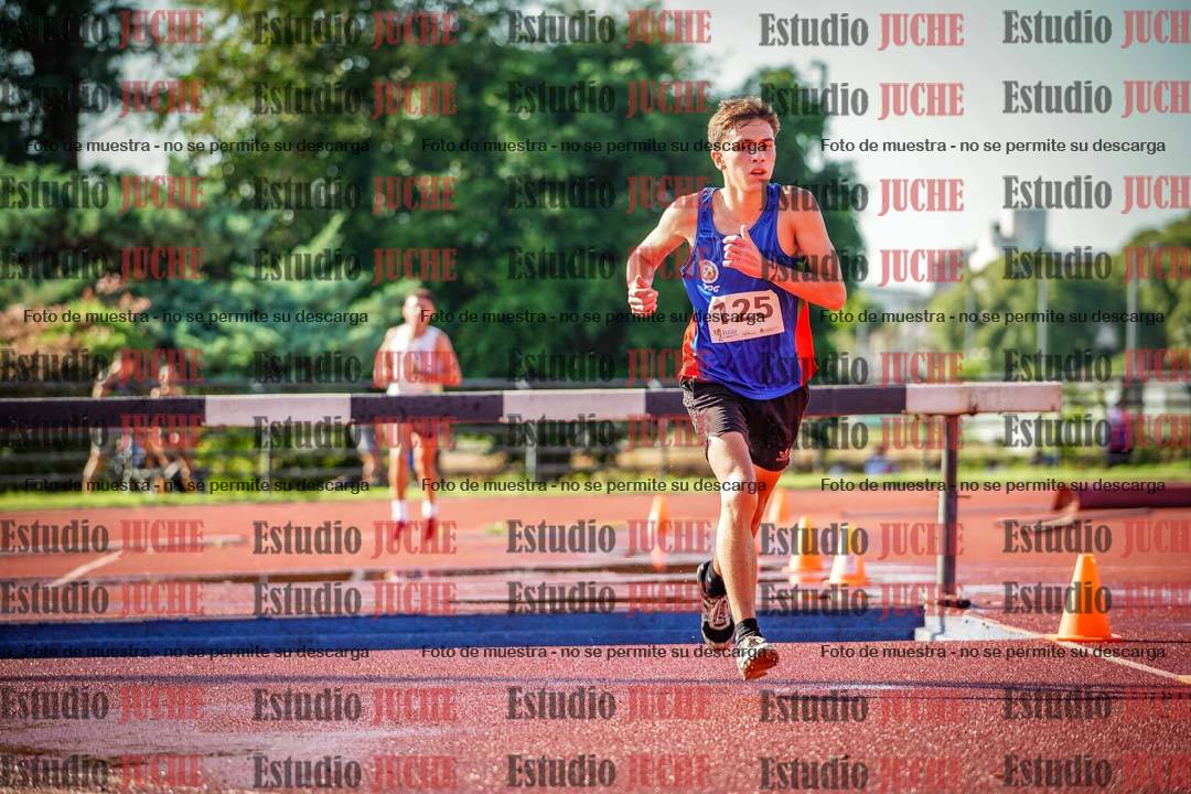 Fotos de los 3000 m con obstáculos de varones