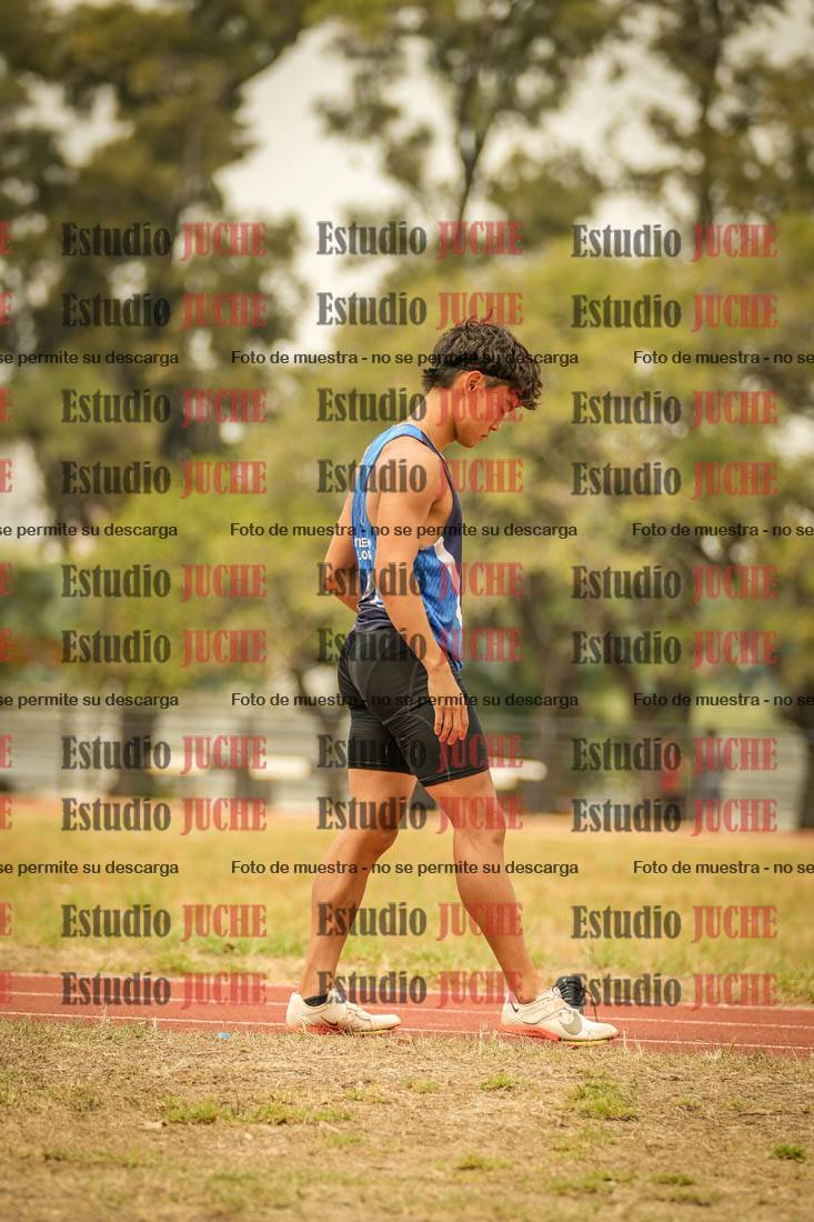 Fotos del salto en largo de varones