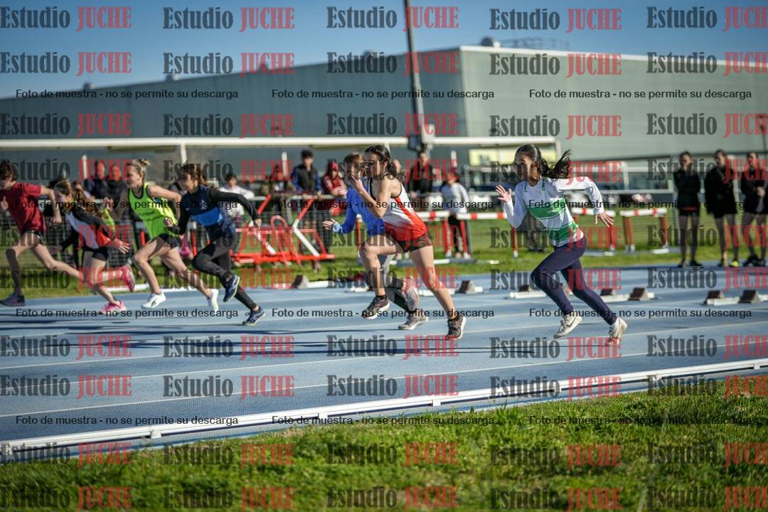 Fotos de los 80 m llanos de mujeres - U14