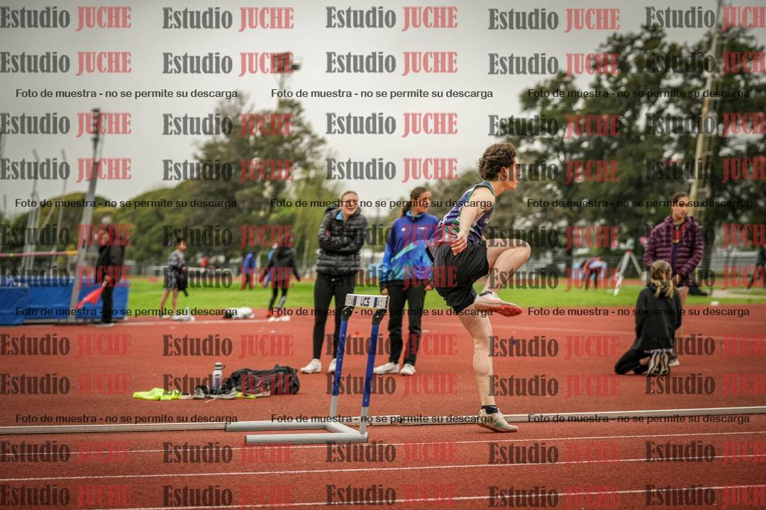 Fotos de los 400 m con vallas de varones