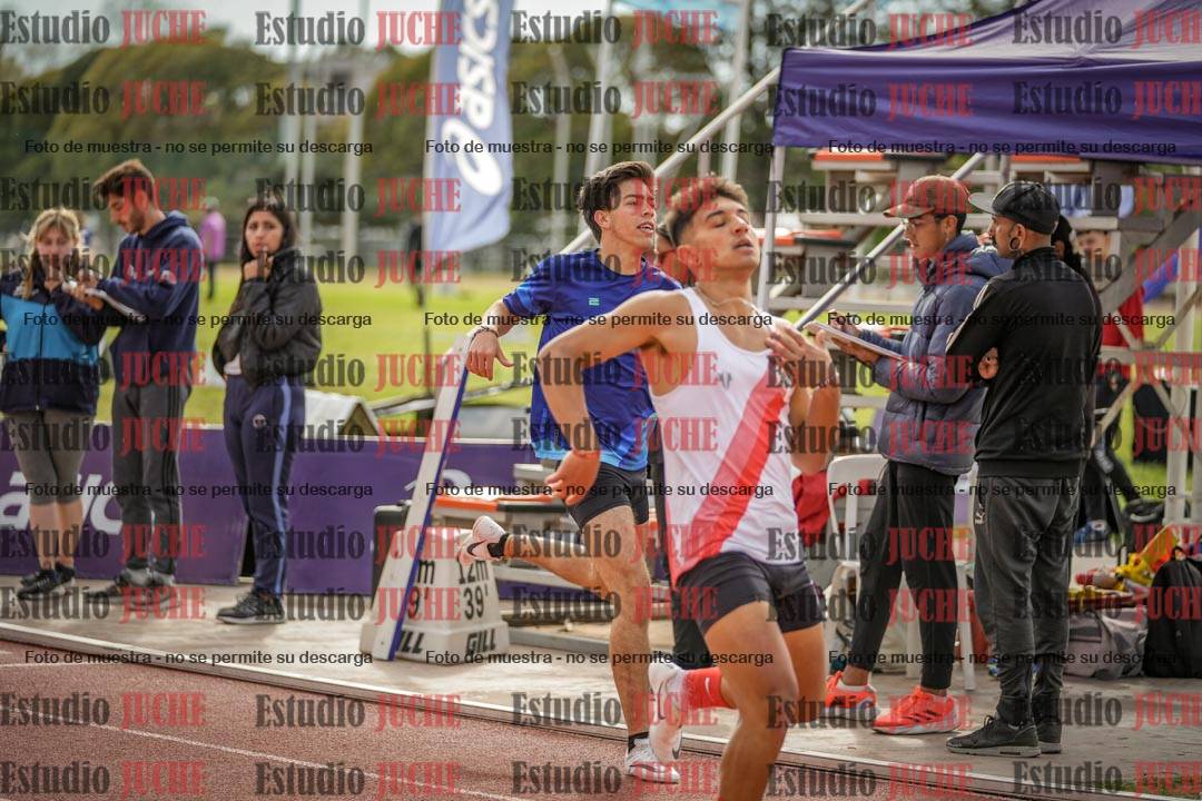 Fotos de los 400 m con vallas de varones