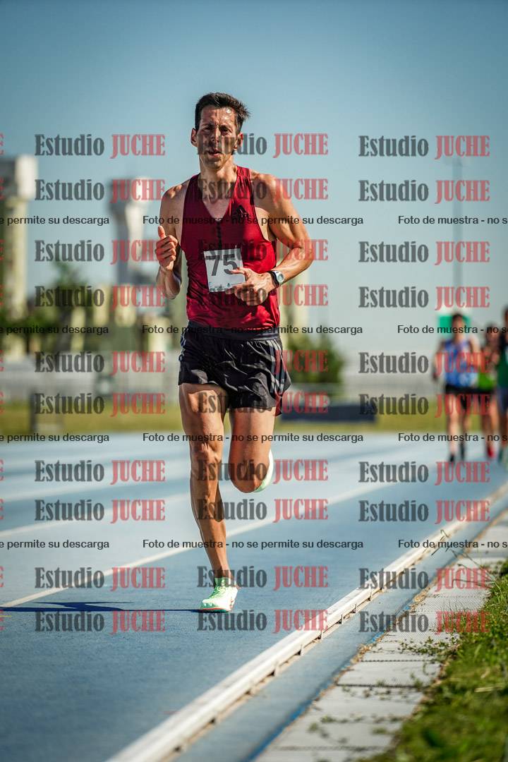 Fotos de los 5000 m de mujeres y varones - serie 1