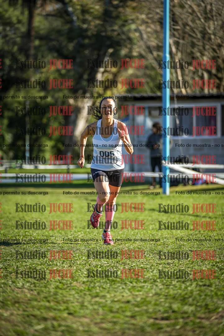 Fotos de la llegada del cross de 4000 m - mujeres