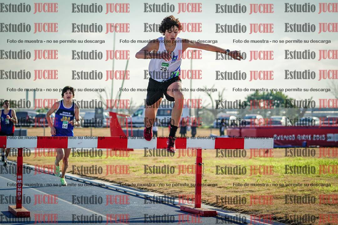 Fotos de los 2000 m con obstáculos de varones