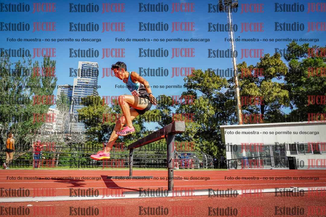 Fotos de los 3000 m con obstáculos de varones
