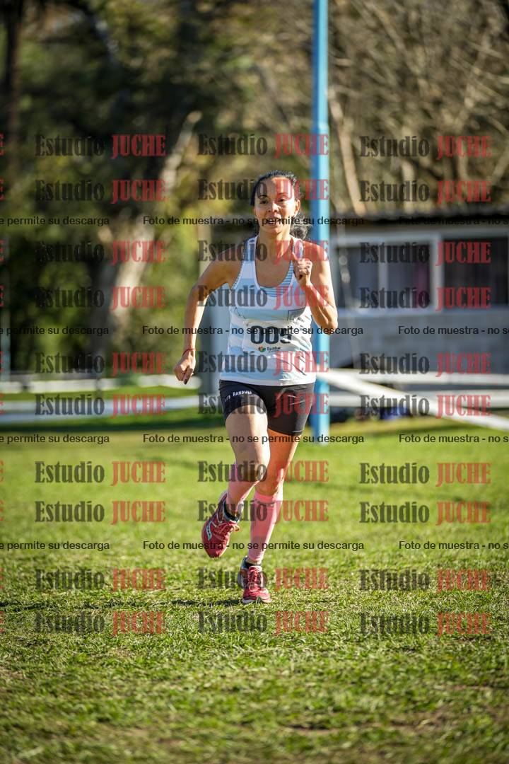 Fotos de la llegada del cross de 4000 m - mujeres