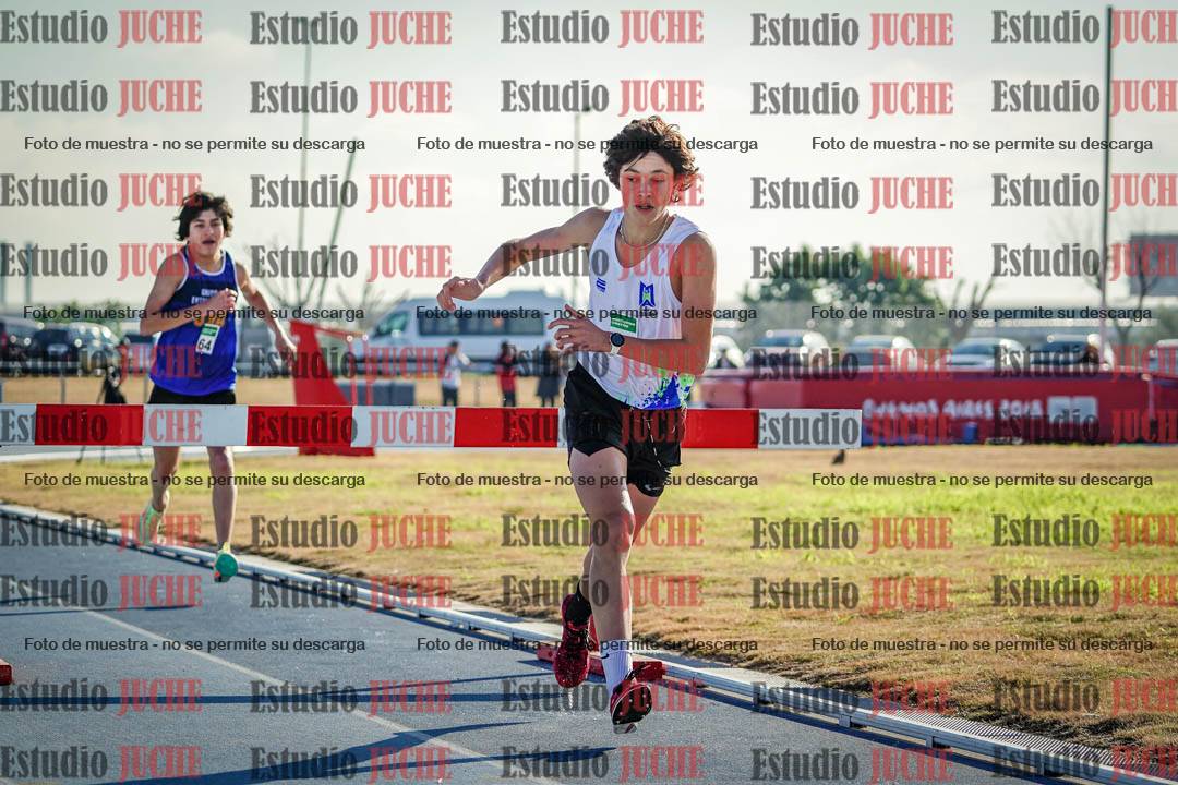 Fotos de los 2000 m con obstáculos de varones