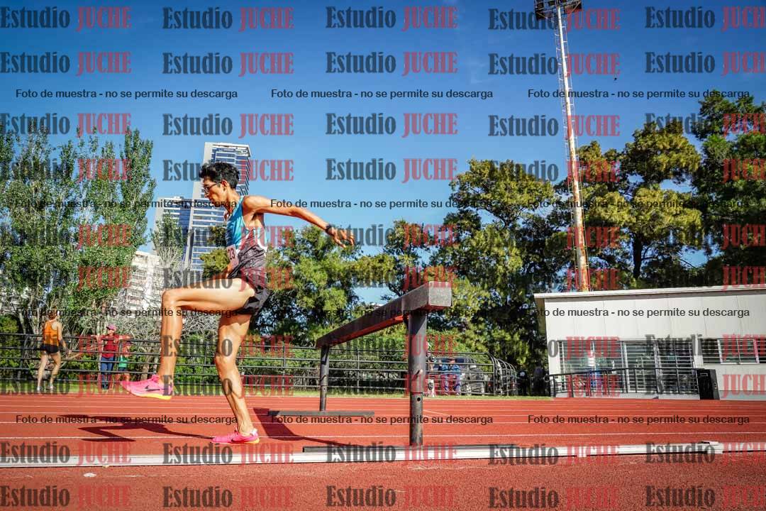 Fotos de los 3000 m con obstáculos de varones