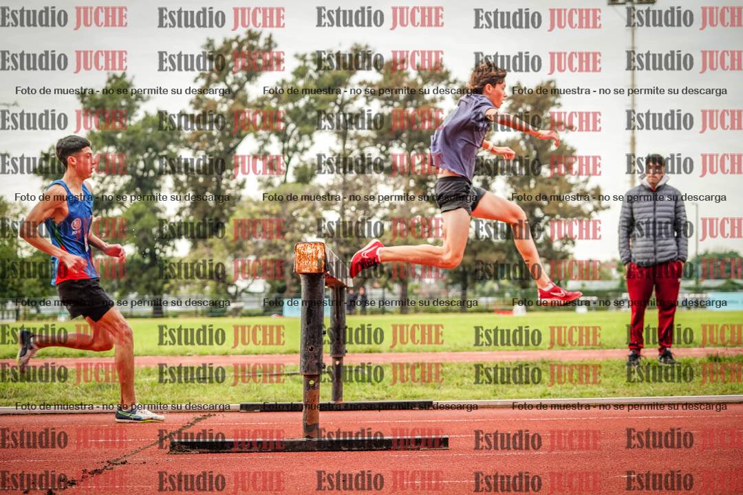Fotos de los 3000 m con obstáculos de varones
