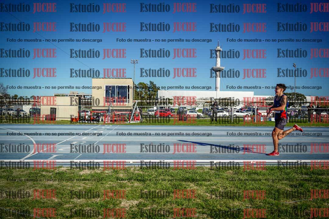 Fotos de los 3000 m con obstáculos de varones