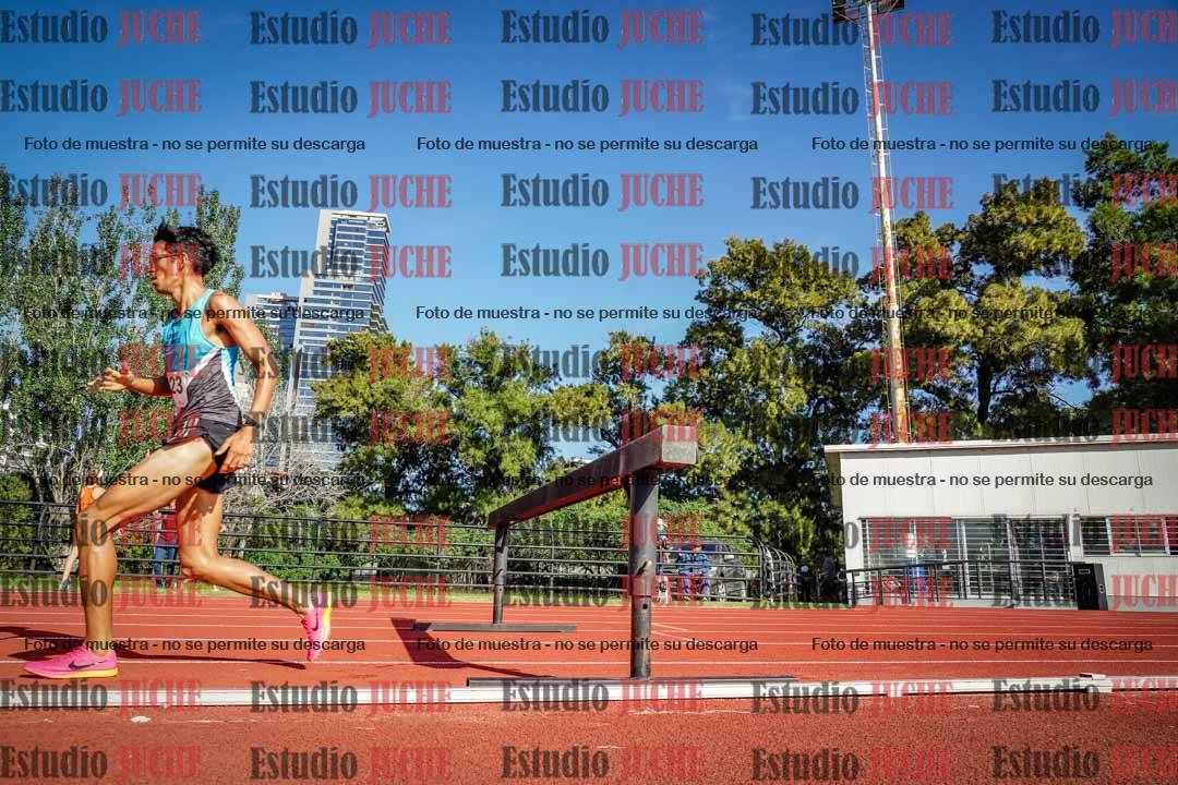 Fotos de los 3000 m con obstáculos de varones