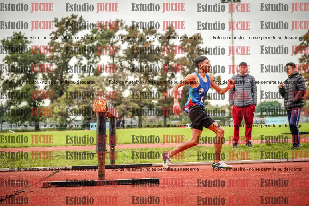 Fotos de los 3000 m con obstáculos de varones