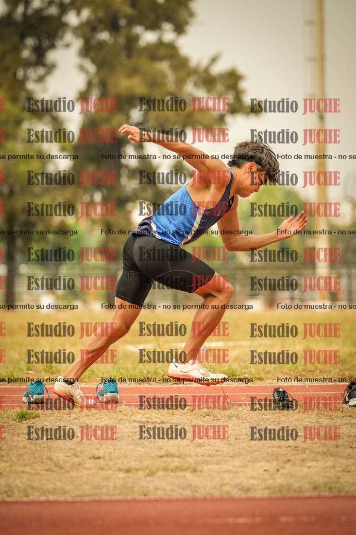 Fotos del salto en largo de varones