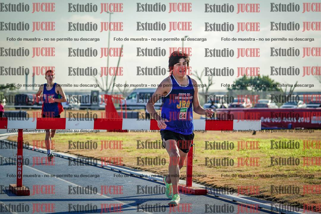 Fotos de los 2000 m con obstáculos de varones