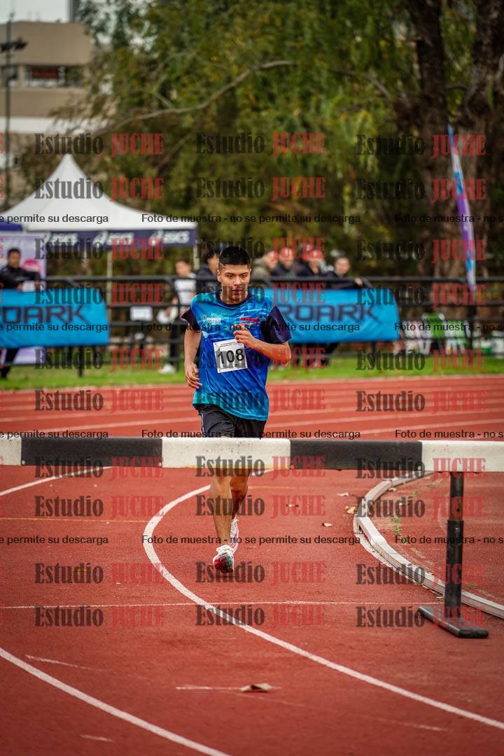 Fotos de los 2000 m con obstáculos de varones