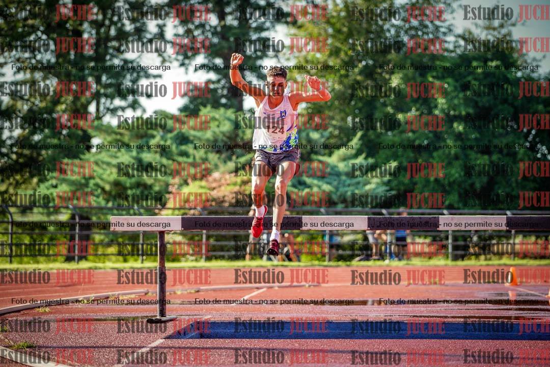 Fotos de los 3000 m con obstáculos de varones