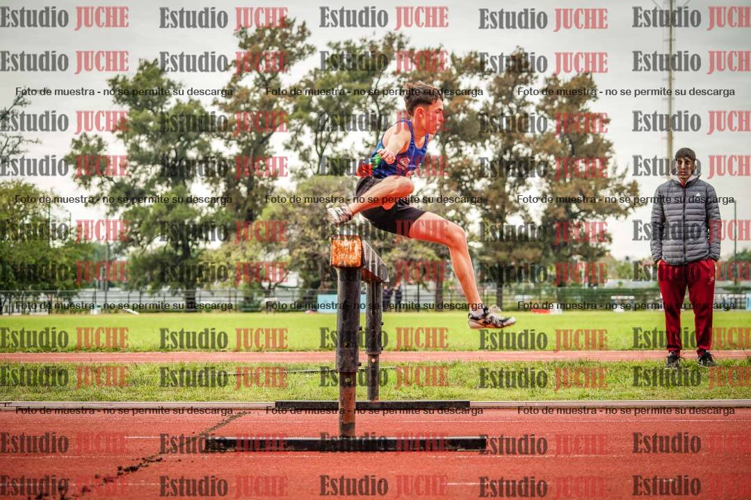 Fotos de los 3000 m con obstáculos de varones