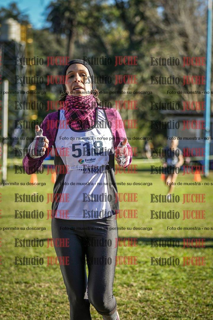 Fotos de la llegada del cross de 4000 m - mujeres