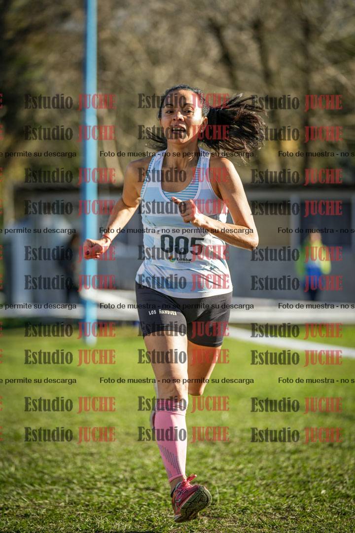 Fotos de la llegada del cross de 4000 m - mujeres