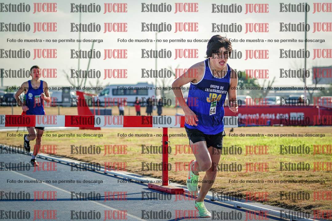 Fotos de los 2000 m con obstáculos de varones