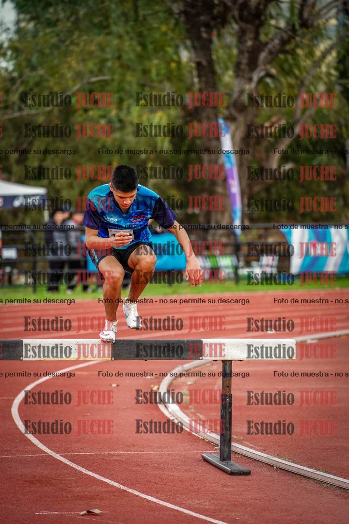 Fotos de los 2000 m con obstáculos de varones