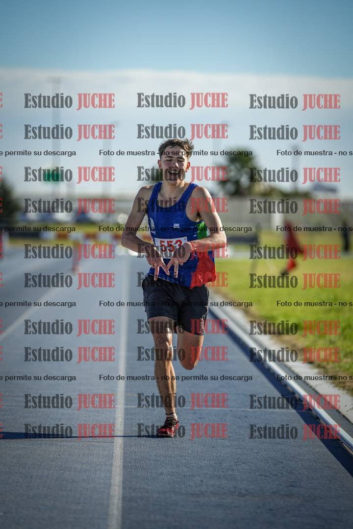 Fotos de los 3000 m con obstáculos de varones