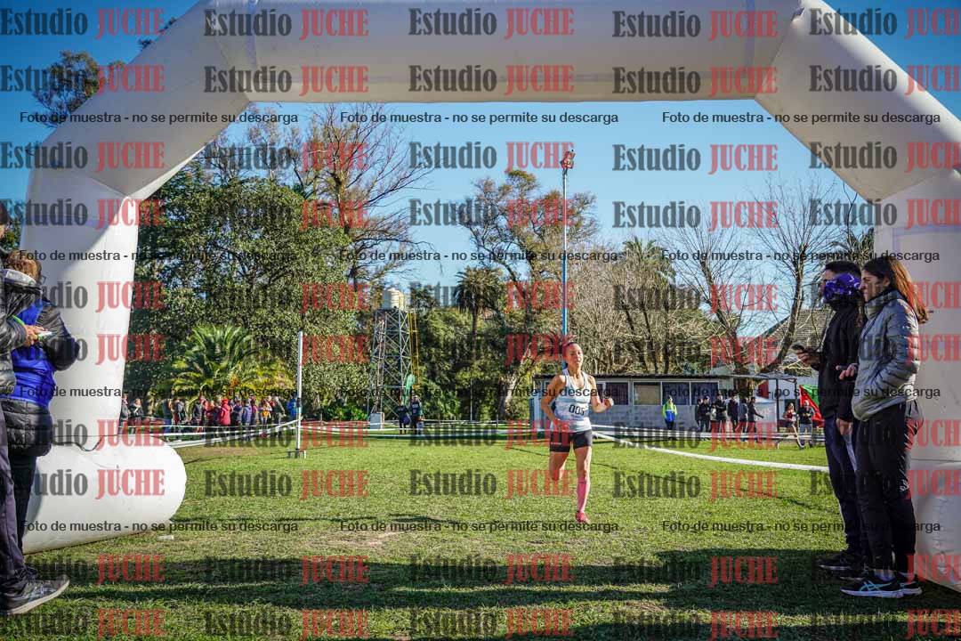 Fotos de la llegada del cross de 4000 m - mujeres
