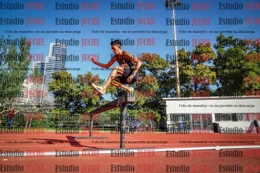 Fotos de los 3000 m con obstáculos de varones
