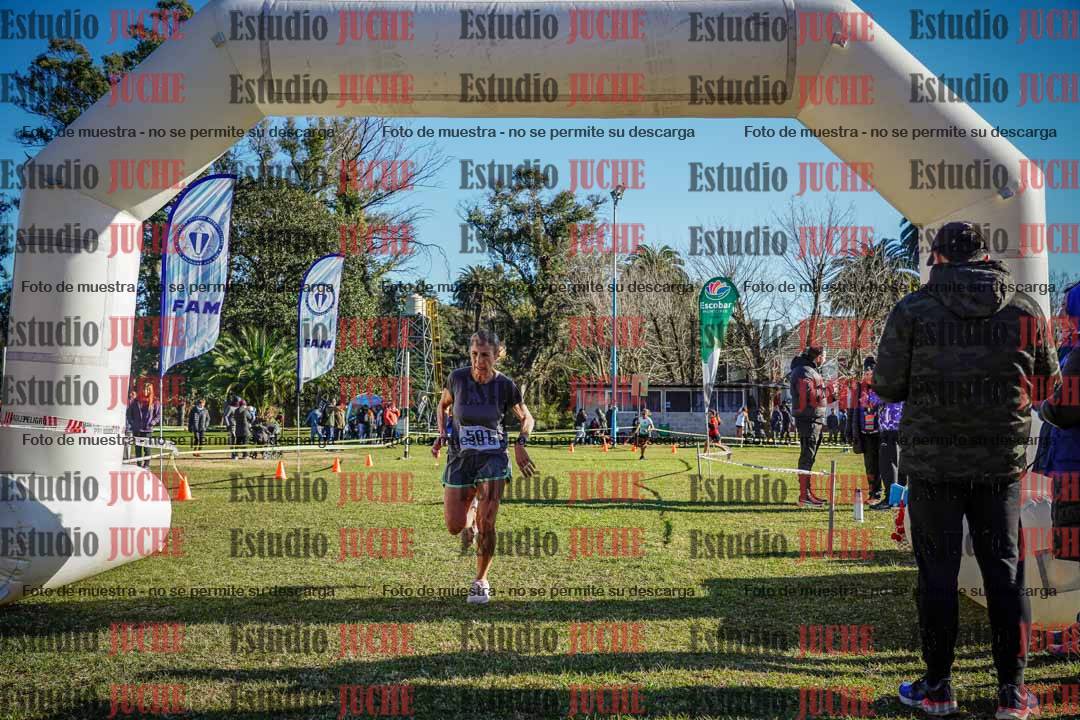 Fotos de la llegada del cross de 4000 m - mujeres