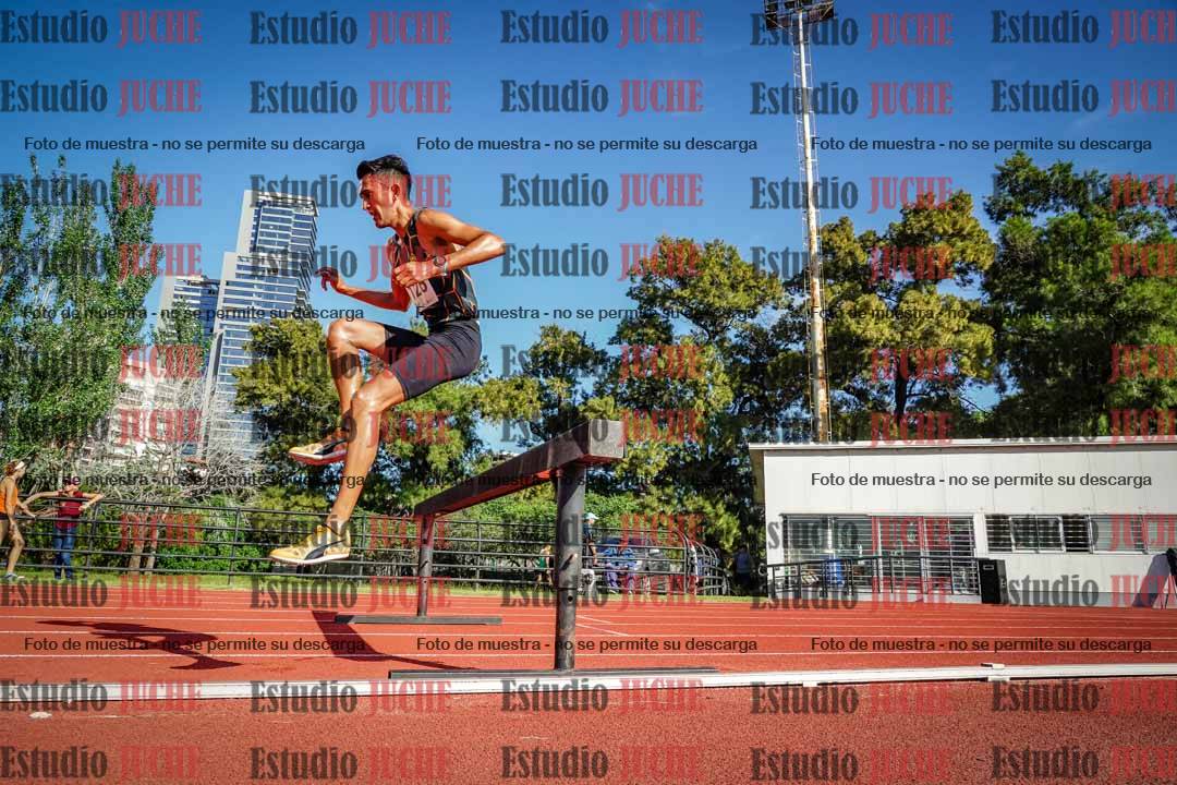 Fotos de los 3000 m con obstáculos de varones