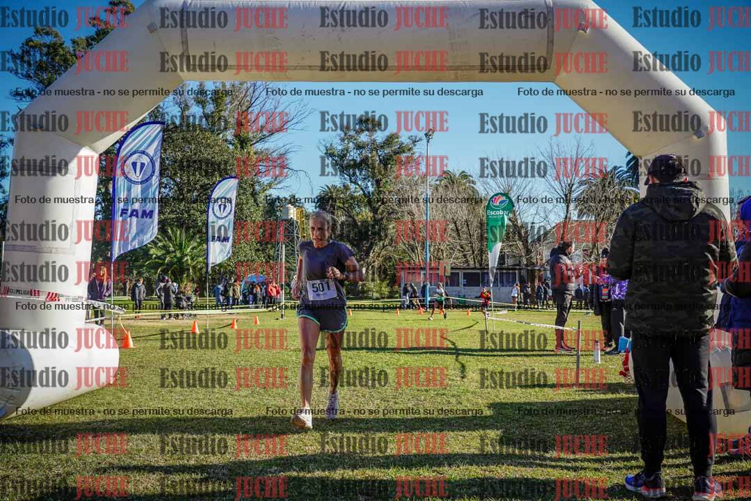 Fotos de la llegada del cross de 4000 m - mujeres