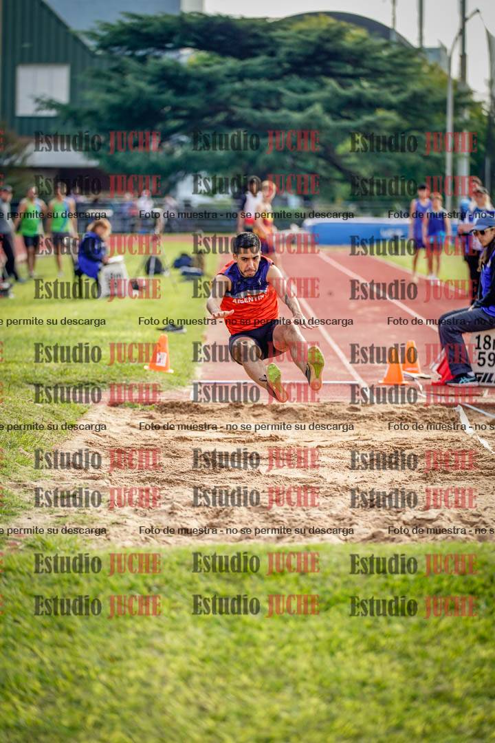 Fotos del salto en largo de varones
