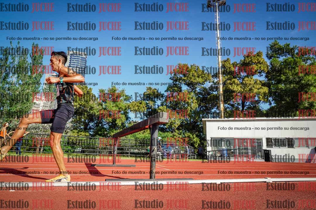 Fotos de los 3000 m con obstáculos de varones