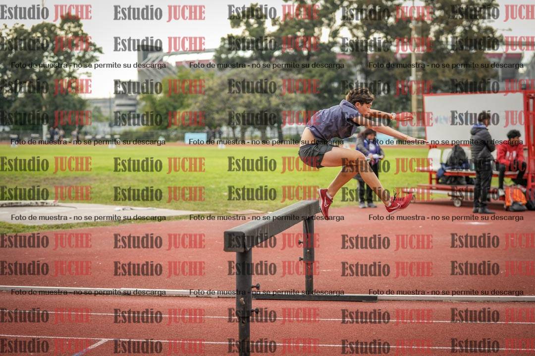 Fotos de los 3000 m con obstáculos de varones
