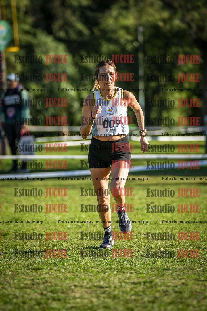 Fotos de la llegada del cross de 4000 m - mujeres